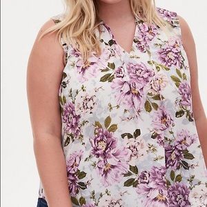 TORRID WHITE FLORAL DOBBY CHIFFON PLEATED TANK SIZE 3 NWT $45